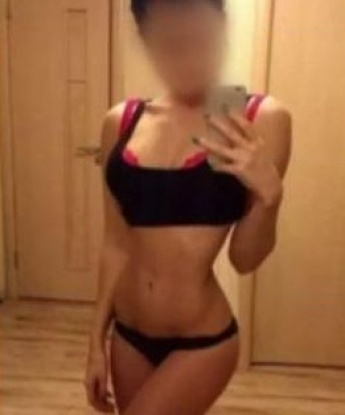 Со мной ты окунешься в мир страсти и наслаждения. Я креативна и открыта для экспериментов, всегда готова удовлетворить твои самые сокровенные фантазии. Мои услуги основаны на волнующем эротическом массаже, нежных ласках и оргазмических ощущениях. Фото полностью соответствуют реальности. У меня есть отличные отзывы от моих клиентов, которые подтверждают мои навыки и качество предоставляемых услуг. Я живу в Москве и готова встретиться с тобой в любое удобное для тебя время. Расслабься и доверься моим ласкам - я превратю твою жизнь в настоящую сказку. 😘💋💞🔥 6399, 27 лет